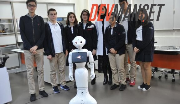 Kodlamayı robot ile öğrenmekteler